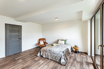 Ložnice v přízemí. - Prodej domu 184 m², Jindřichův Hradec