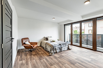 Ložnice v přízemí. - Prodej domu 184 m², Jindřichův Hradec