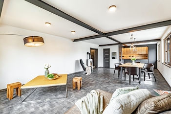 Jídelna, obytný prostor, kuchyně a špajz. - Prodej domu 184 m², Jindřichův Hradec
