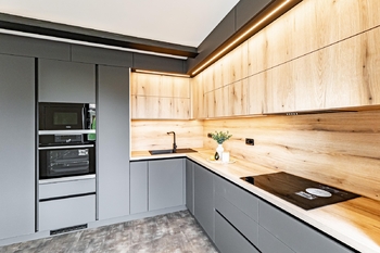 Moderní kuchyně. - Prodej domu 184 m², Jindřichův Hradec