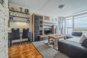Obývací pokoj - Pronájem bytu 2+kk v osobním vlastnictví 49 m², Praha 10 - Horní Měcholupy