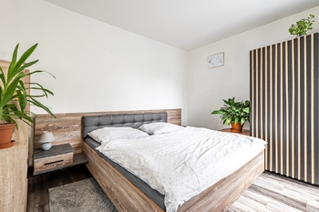 Spací kout. - Pronájem bytu 1+1 v osobním vlastnictví 38 m², Jindřichův Hradec