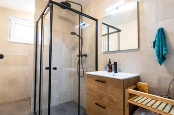 koupelna u fitness - Prodej domu 191 m², Praha 8 - Ďáblice