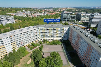 pohled na dům - Prodej bytu 3+1 v osobním vlastnictví 81 m², Praha 5 - Stodůlky 