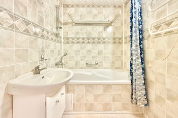 koupelna - Prodej bytu 3+1 v osobním vlastnictví 81 m², Praha 5 - Stodůlky