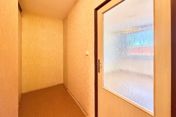 prostor pro šatnu - Prodej bytu 3+1 v osobním vlastnictví 81 m², Praha 5 - Stodůlky
