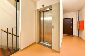 výtah - Prodej bytu 3+1 v osobním vlastnictví 81 m², Praha 5 - Stodůlky