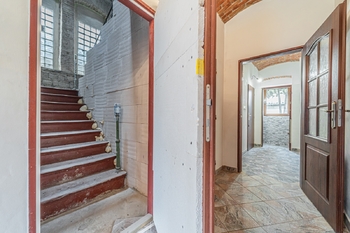 Schodiště do 2.NP - Prodej chaty / chalupy 199 m², Vraný