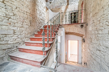 Schodiště do 2.NP - Prodej chaty / chalupy 199 m², Vraný