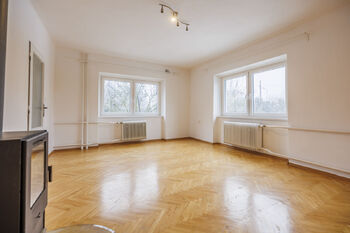 obývací pokoj 1.NP - Pronájem domu 205 m², Nový Malín