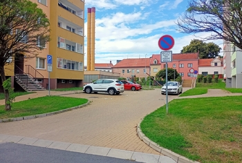 kde se dá naložit či složit náklad. - Prodej bytu 2+1 v osobním vlastnictví 53 m², Podbořany