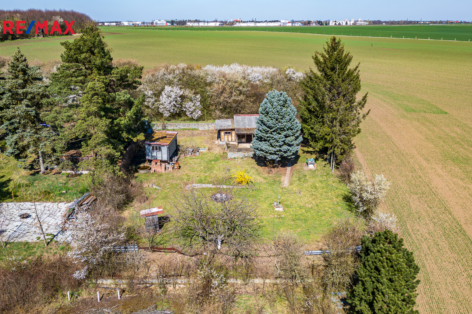 Prodej pozemku, 774 m2, Vodochody