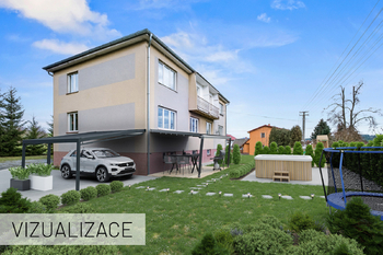 Pohled na dům od silnice VIZUALIZACE - Prodej bytu 3+kk v osobním vlastnictví 77 m², Zvěstov
