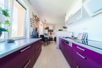 Prodej bytu 3+kk, 72 m², se zaskleným balkónem, v klidné lokalitě, ulice Lidická, Třebíč – Borovina - Prodej bytu 3+kk v osobním vlastnictví 72 m², Třebíč