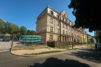 Ulice K jeslím a pohled na BD - Ústí nad Labem centrum... - Prodej nájemního domu 972 m², Ústí nad Labem