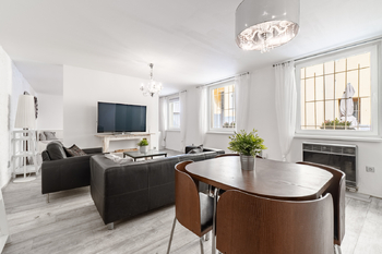 Obývací část - Prodej bytu atypický v osobním vlastnictví 60 m², Praha 8 - Karlín