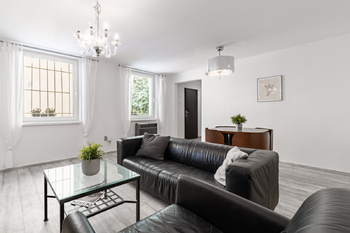 Obývací část - Prodej bytu atypický v osobním vlastnictví 60 m², Praha 8 - Karlín