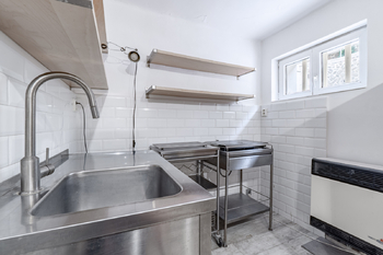 Kuchyň - Prodej bytu atypický v osobním vlastnictví 60 m², Praha 8 - Karlín