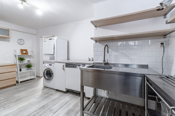 Kuchyň - Prodej bytu atypický v osobním vlastnictví 60 m², Praha 8 - Karlín