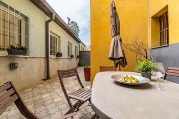 Dvůr - Prodej bytu atypický v osobním vlastnictví 60 m², Praha 8 - Karlín