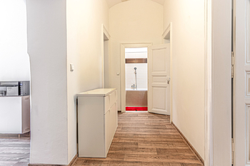 Chodba - Pronájem bytu 3+1 v osobním vlastnictví 95 m², Praha 2 - Vinohrady