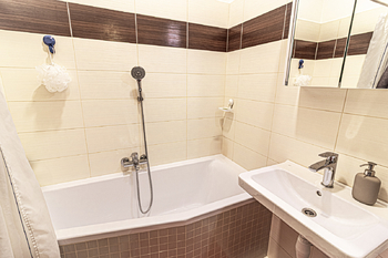 Koupelna - Pronájem bytu 3+1 v osobním vlastnictví 95 m², Praha 2 - Vinohrady