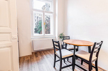 Jídelní kout - Pronájem bytu 3+1 v osobním vlastnictví 95 m², Praha 2 - Vinohrady