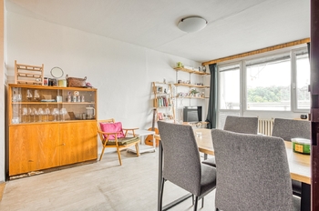 Obývací pokoj s kuchyňským koutem - Pronájem bytu 2+kk v osobním vlastnictví 48 m², Praha 8 - Libeň
