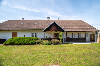 Prodej domu 510 m², Skryje