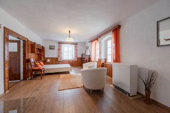 Prodej domu 510 m², Skryje