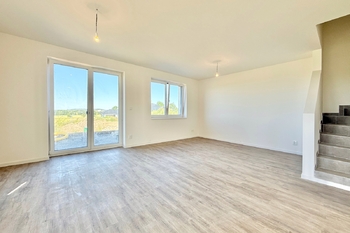 Obývací pokoj - Prodej domu 104 m², Strančice