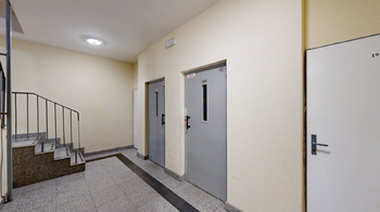 chodba domu - Prodej bytu 3+1 v družstevním vlastnictví 71 m², Praha 10 - Záběhlice