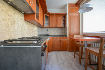 Kuchyň - Pronájem bytu 4+1 v osobním vlastnictví 94 m², Hradec Králové