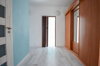 Chodba bytu  - Pronájem bytu 4+1 v osobním vlastnictví 94 m², Hradec Králové