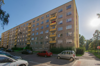 Pohled na dům - přední část - Pronájem bytu 4+1 v osobním vlastnictví 94 m², Hradec Králové