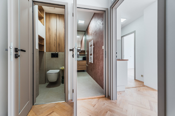POHLED Z CHODBY - Pronájem bytu 2+1 v osobním vlastnictví 58 m², Praha 10 - Strašnice