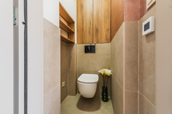 SAMOSTATNÁ TOALETA - Pronájem bytu 2+1 v osobním vlastnictví 58 m², Praha 10 - Strašnice