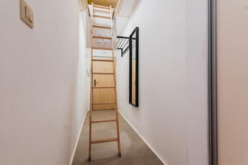 ULOŽNÝ PROSTOR VE STROPĚ - Pronájem bytu 2+1 v osobním vlastnictví 58 m², Praha 10 - Strašnice