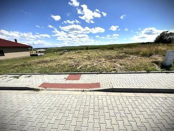 Prodej pozemku 11946 m², Mírov