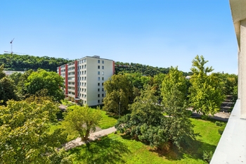 výhled z okna - Prodej bytu 3+1 v osobním vlastnictví 70 m², Praha 8 - Karlín