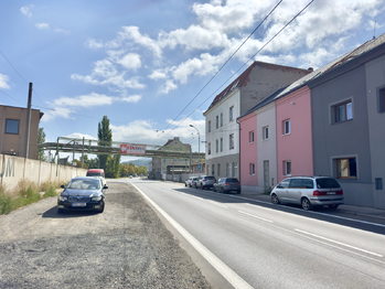 Pohled na dům směrem do centra - Prodej nájemního domu 435 m², Ústí nad Labem