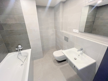 Koupelna - Pronájem bytu 2+kk v osobním vlastnictví 57 m², Praha 9 - Vysočany