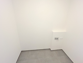 Šatna - Pronájem bytu 2+kk v osobním vlastnictví 57 m², Praha 9 - Vysočany
