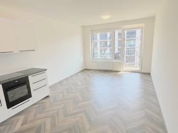 Obývací místnost a balkón n - Pronájem bytu 2+kk v osobním vlastnictví 57 m², Praha 9 - Vysočany