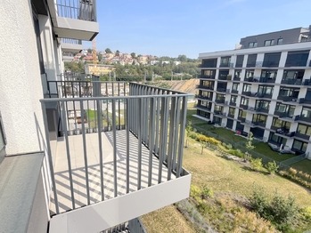 Výhled z pokoje - Pronájem bytu 2+kk v osobním vlastnictví 57 m², Praha 9 - Vysočany