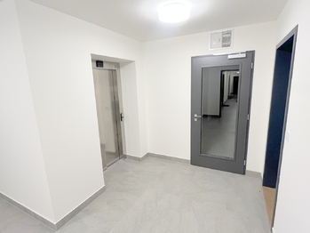 Chodba - Pronájem bytu 2+kk v osobním vlastnictví 57 m², Praha 9 - Vysočany