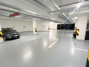 Garážové stání v ceně - Pronájem bytu 2+kk v osobním vlastnictví 57 m², Praha 9 - Vysočany