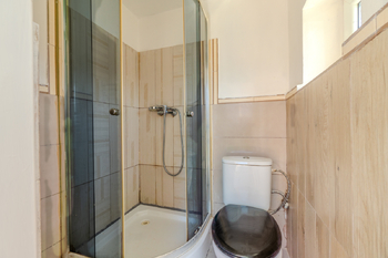 Koupelna 1 - Prodej nájemního domu 77 m², Ostrava