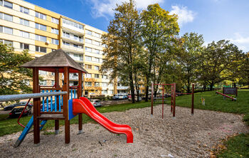 Za domem chvíle pro rodinu v zeleni - Pronájem bytu 1+1 v osobním vlastnictví 27 m², Most