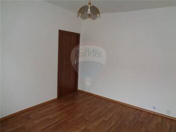 ob pokoj - Pronájem bytu 1+1 v družstevním vlastnictví 33 m², Praha 5 - Radotín